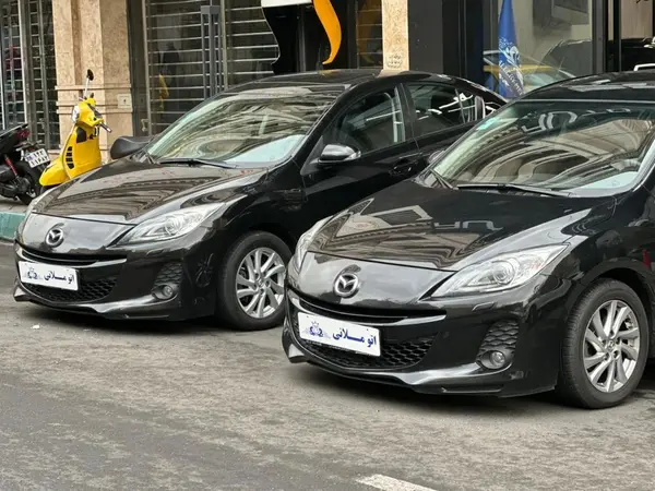 مزدا، 3 نیو صندوق دار