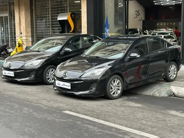 مزدا، 3 نیو صندوق دار