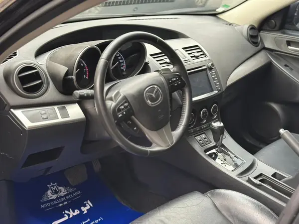 مزدا، 3 نیو صندوق دار