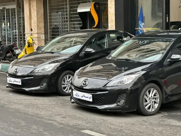 مزدا، 3 نیو صندوق دار