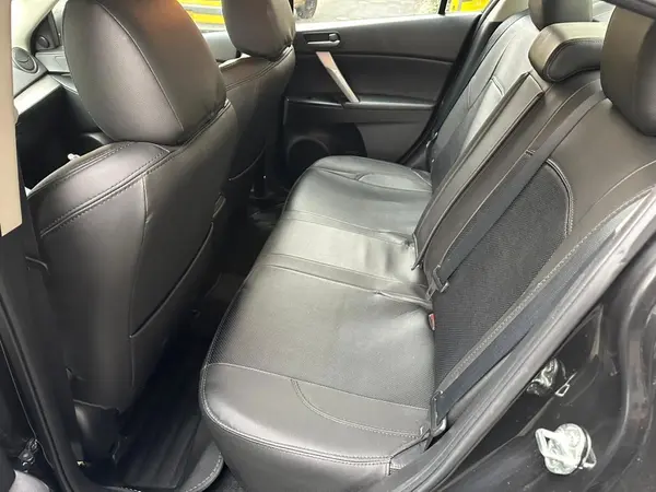 مزدا، 3 نیو صندوق دار