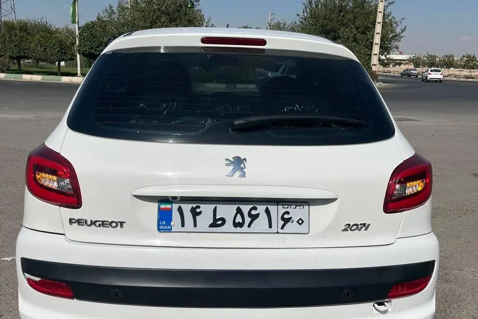 پژو،  207