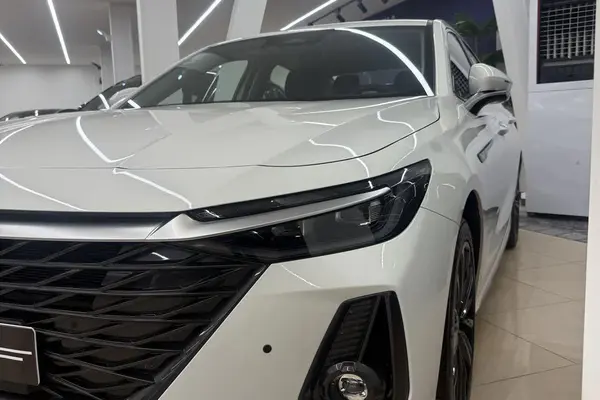 فونیکس، آریزو 8 (Z8)