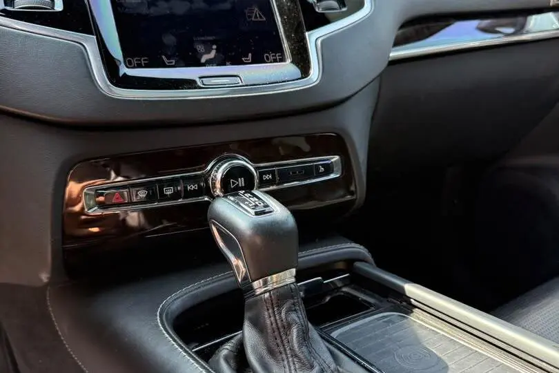ولوو،  XC90