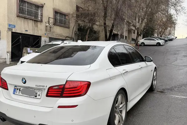 ب ام و، سری 5 سدان