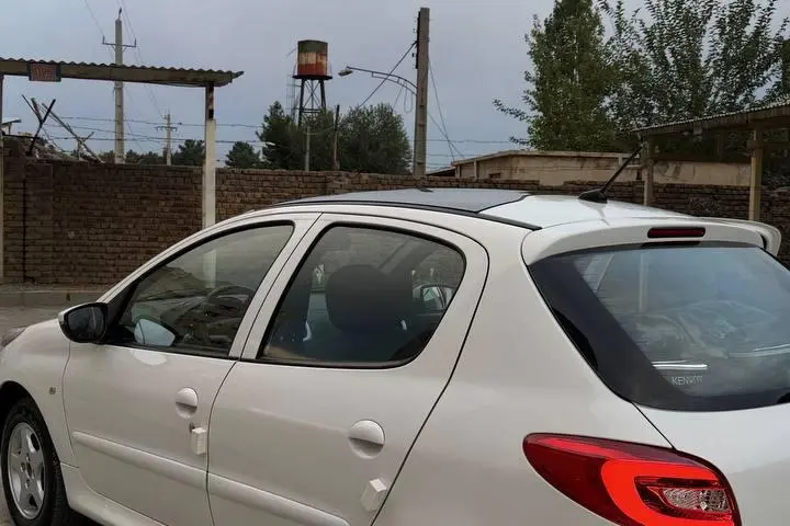 پژو،  207