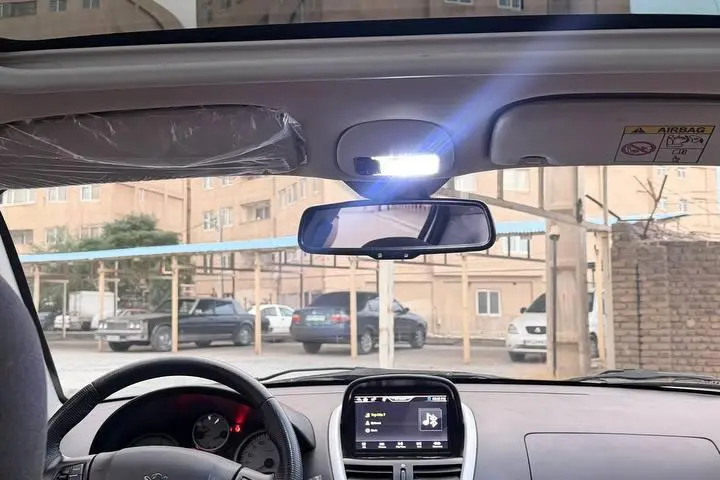 پژو،  207