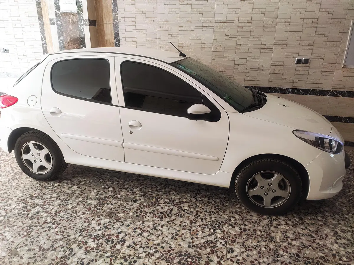 پژو،  207