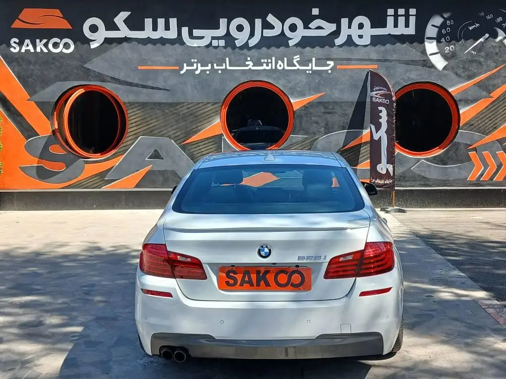 ب ام و،  سری 5 سدان