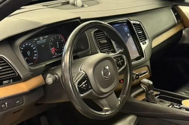 ولوو،  XC90