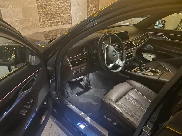 ب ام و، سری 7