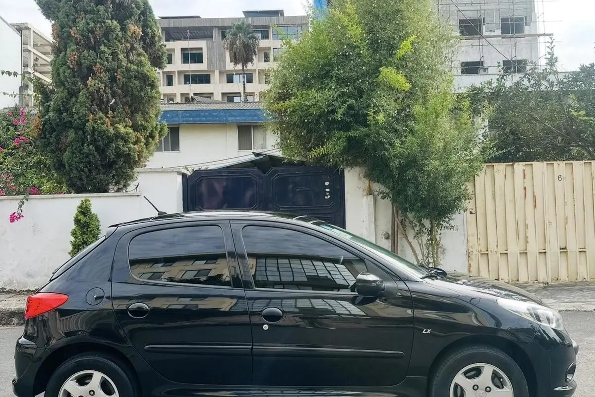 پژو،  207