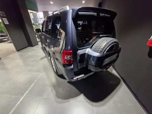 میتسوبیشی، پاجرو چهار در