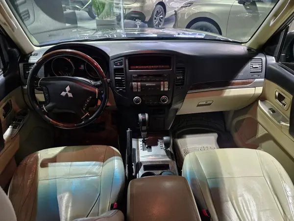 میتسوبیشی، پاجرو چهار در