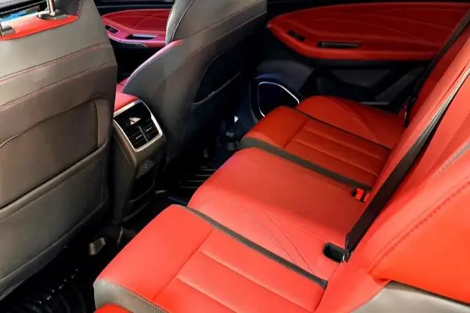 فونیکس،  آریزو 6 جی تی (Z6 GT)
