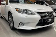 لکسوس، ES