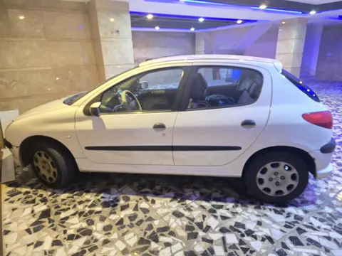 پژو، 206