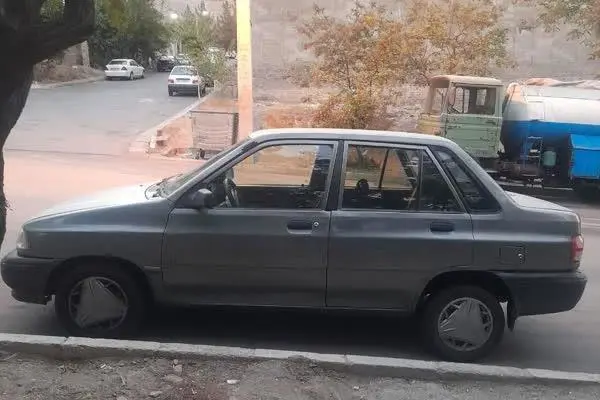 پراید، صندوق دار