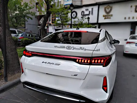 کی ام سی J7