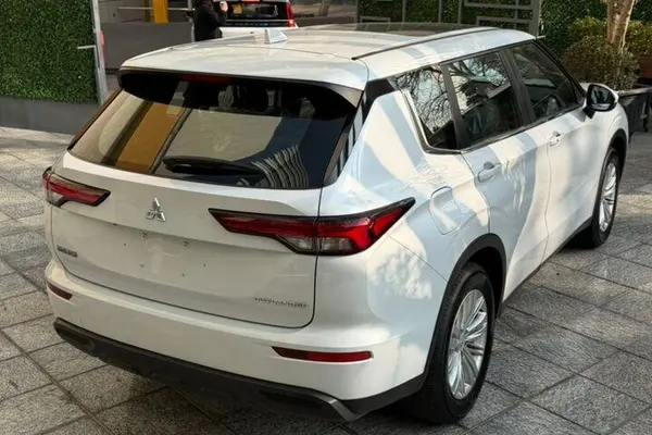 میتسوبیشی، اوتلندر