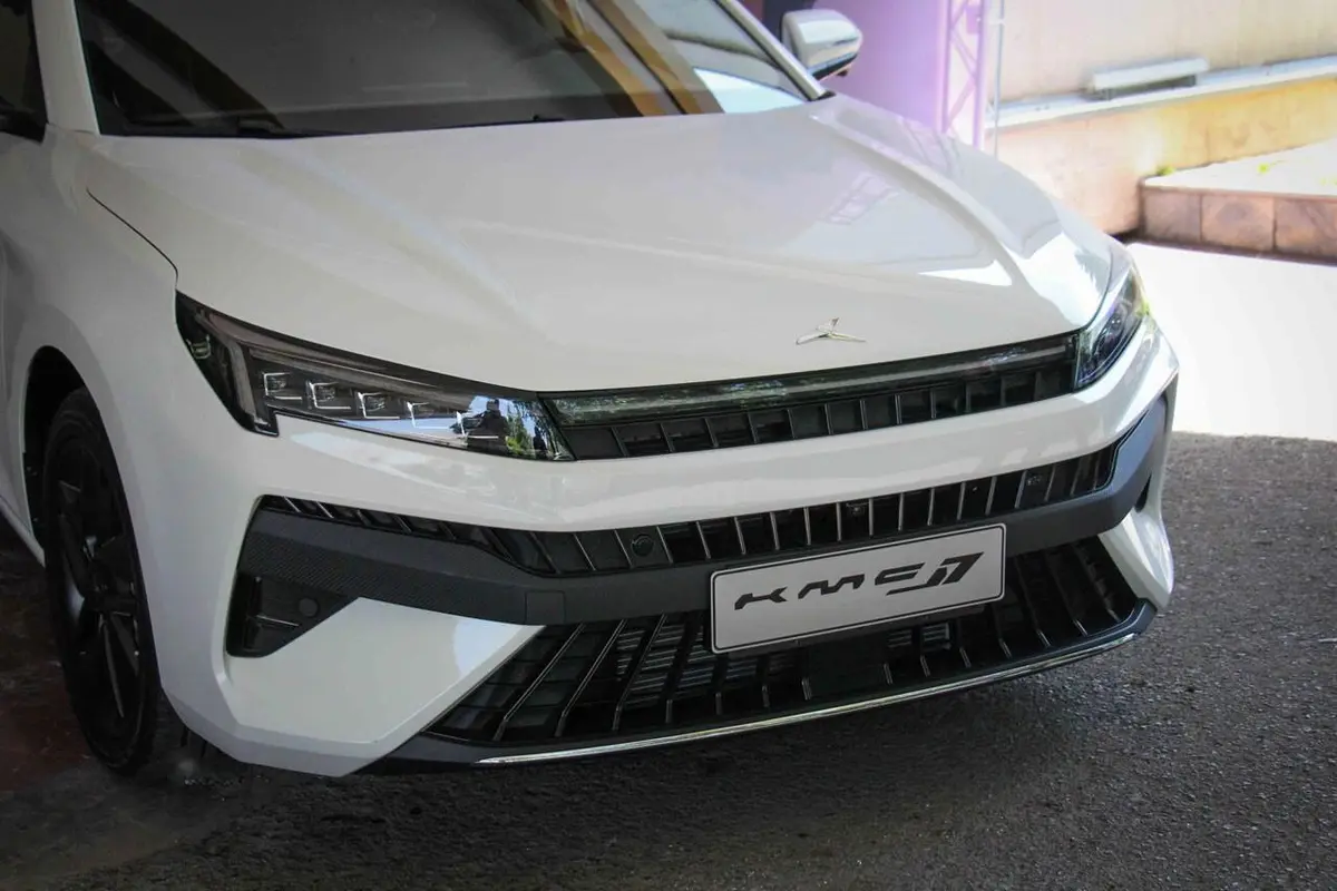کی ام سی  J7