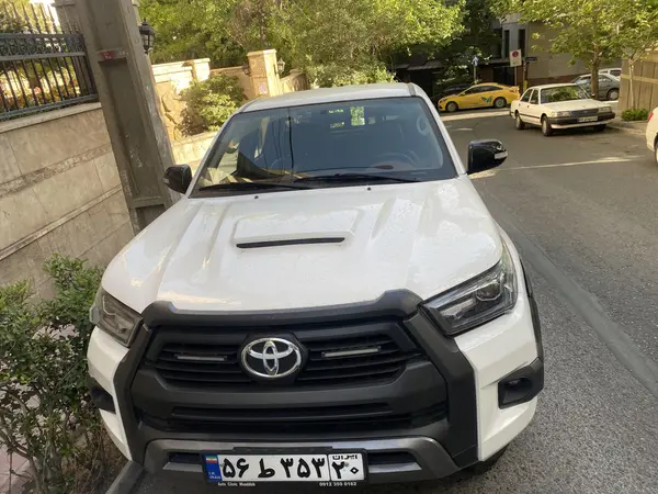 تویوتا، هایلوکس دو کابین