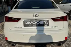 لکسوس، IS