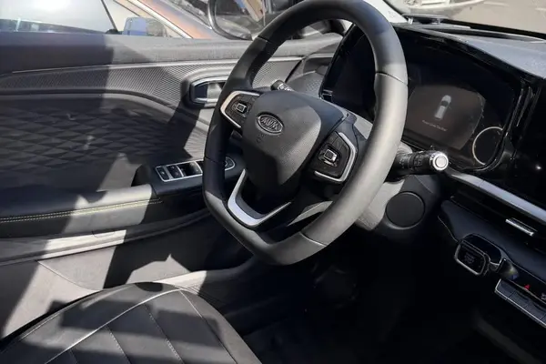 ام وی ام، X33 کراس