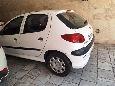 پژو، 206