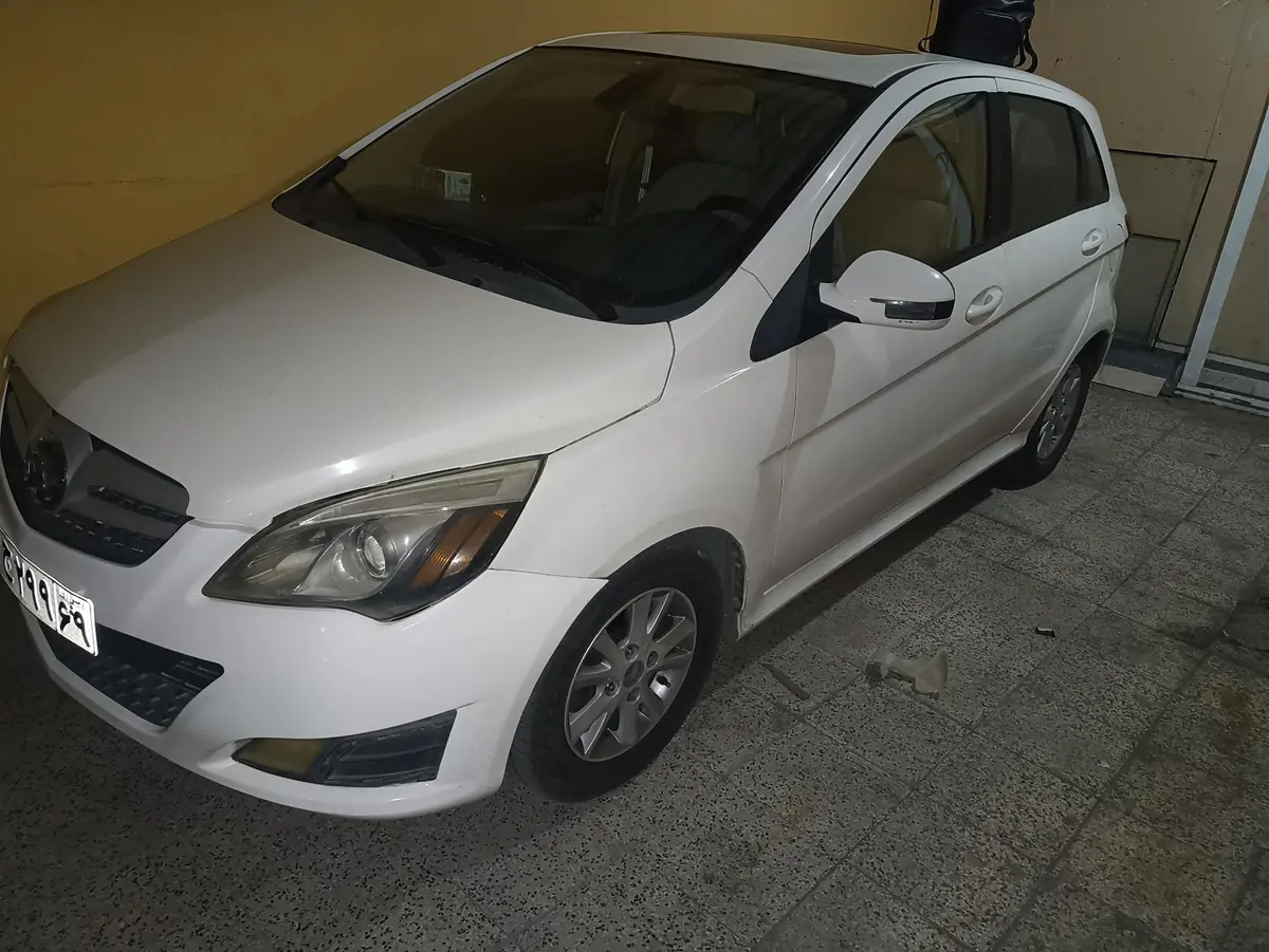 بایک،  سابرینا هاچ بک (مونتاژ)