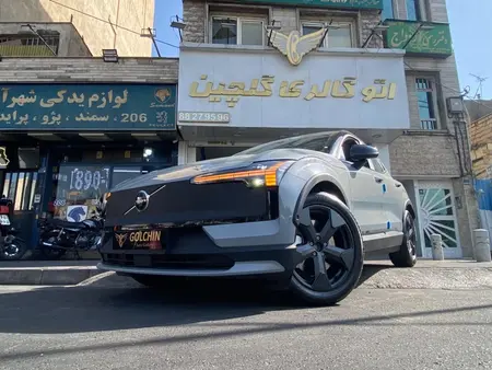 ولوو EX30