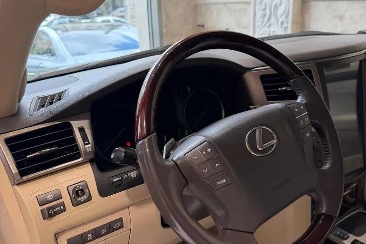 لکسوس  LX