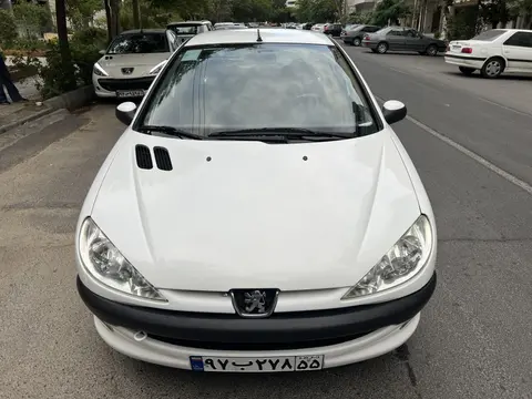 پژو، 206
