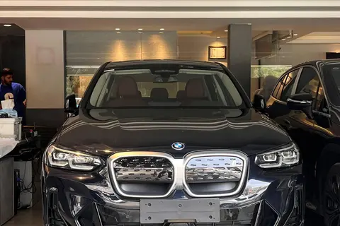 ب ام و، iX3
