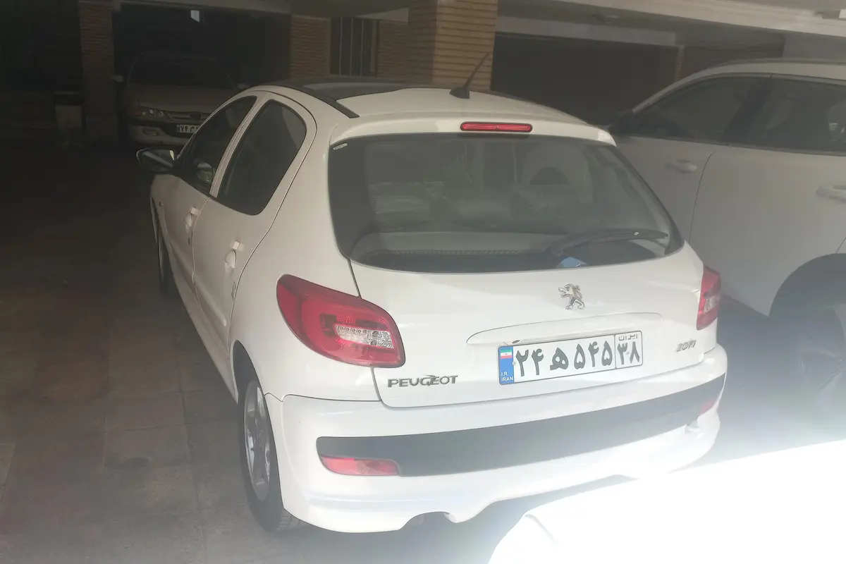 پژو،  207