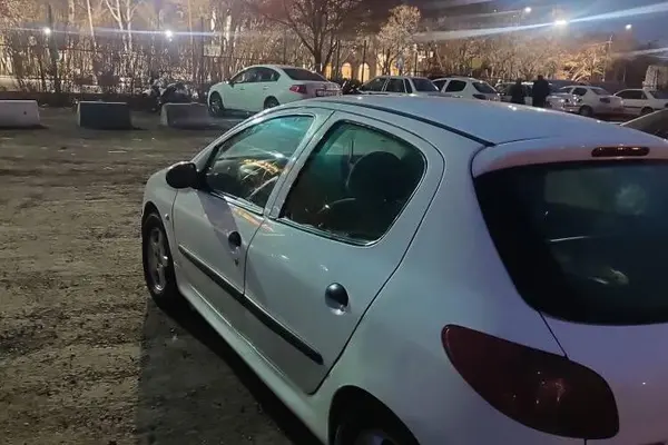 پژو  206