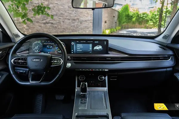 ام وی ام  X77