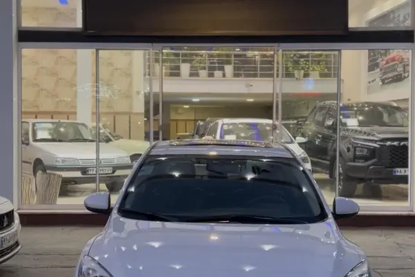 مزدا، 3 نیو صندوق دار