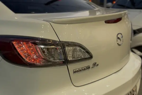 مزدا، 3 نیو صندوق دار