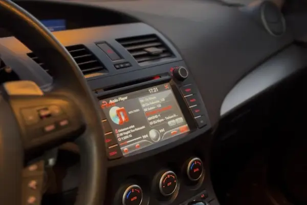 مزدا، 3 نیو صندوق دار