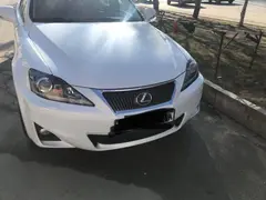 لکسوس، IS