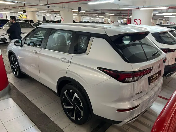 میتسوبیشی، اوتلندر