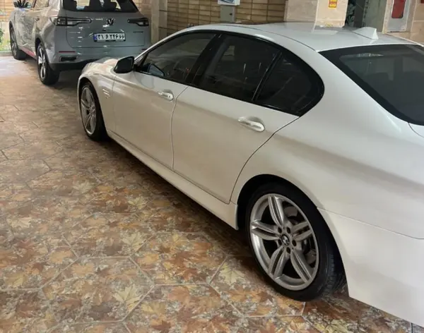 ب ام و، سری 5 سدان