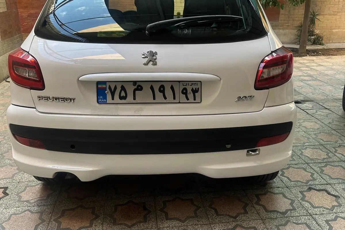 پژو،  207