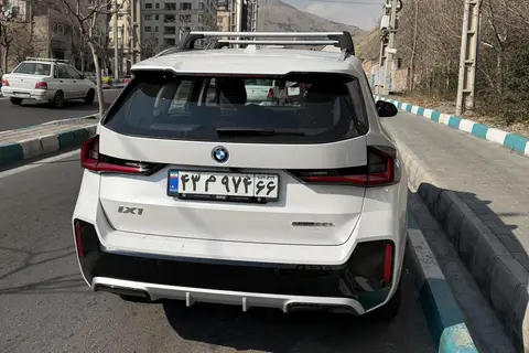 ب ام و، iX1