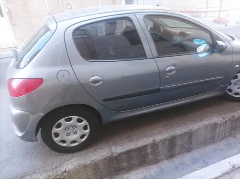 پژو، 206