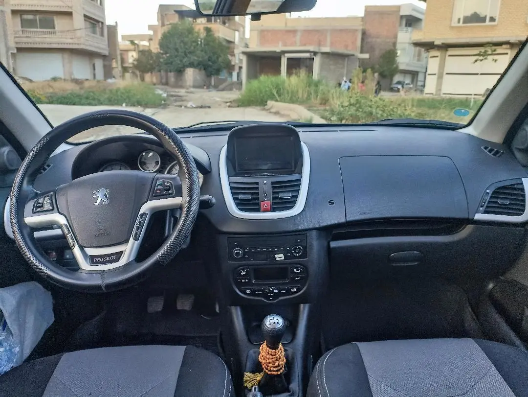 پژو،  207