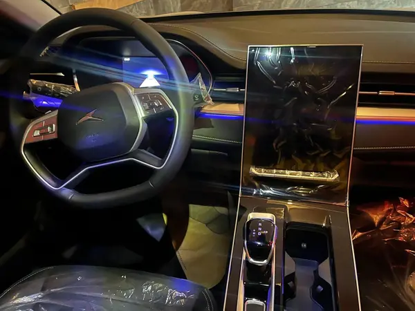 پیش فروش کی ام سی، J7