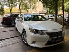 لکسوس، ES