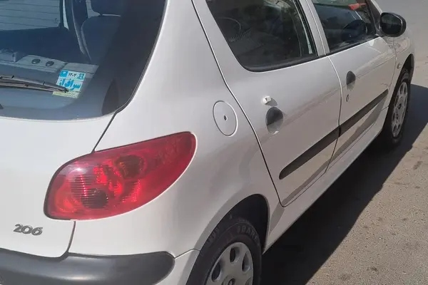 پژو، 206